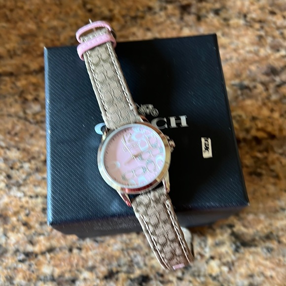 Coach watches - Picture 1 of 2